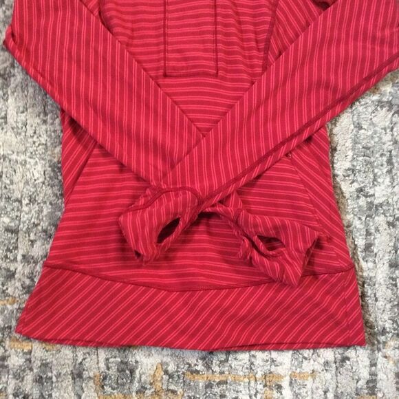 LULULEMON THINK FAST STRIPED PULLOVER! EUC! SIZE 6 - Picture 2 of 11